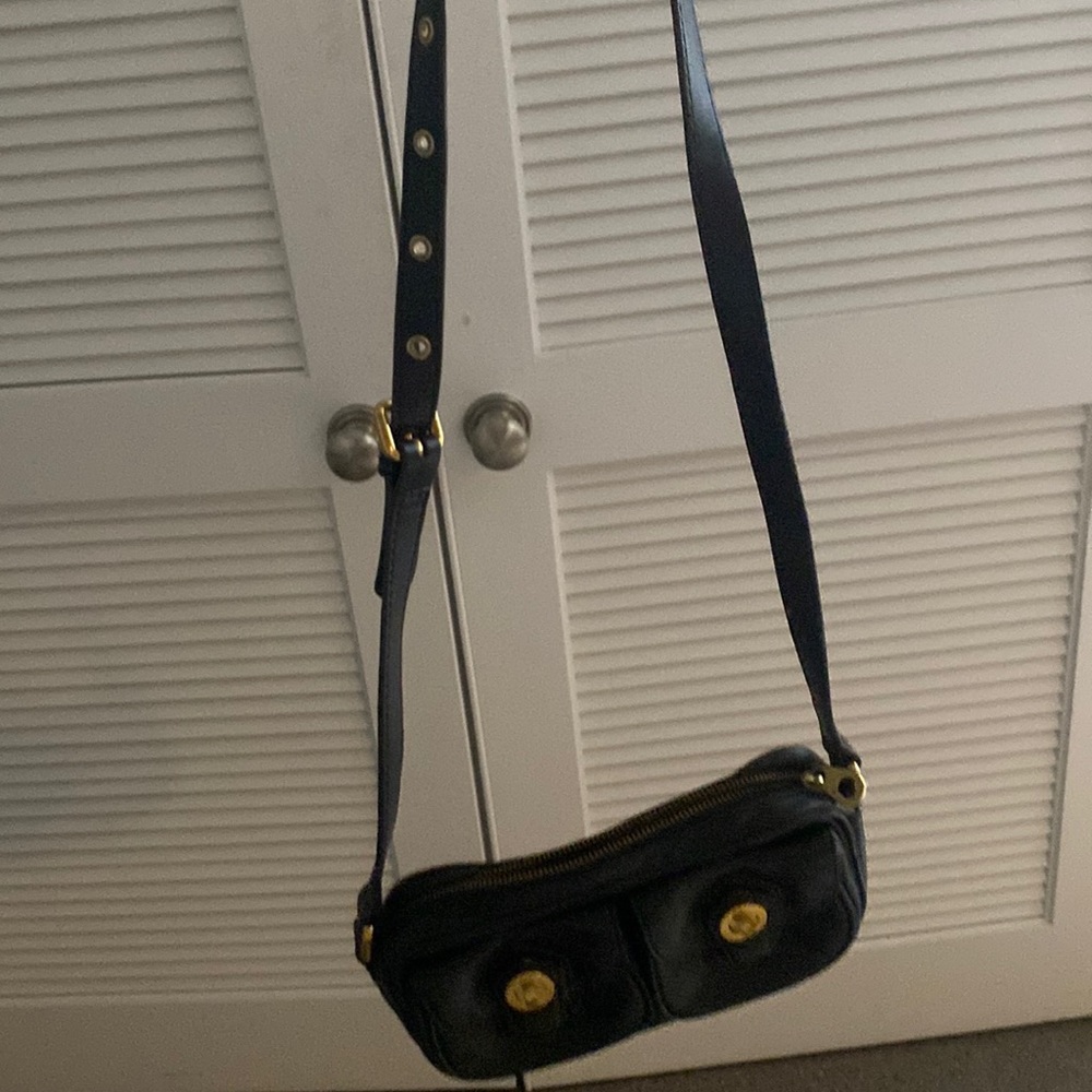 Marc jacobs cross body. Adjustable strap